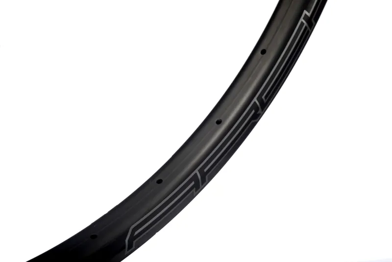 Stans Notubes Arch CB7 Carbon MTB Rims - Black - Image 5